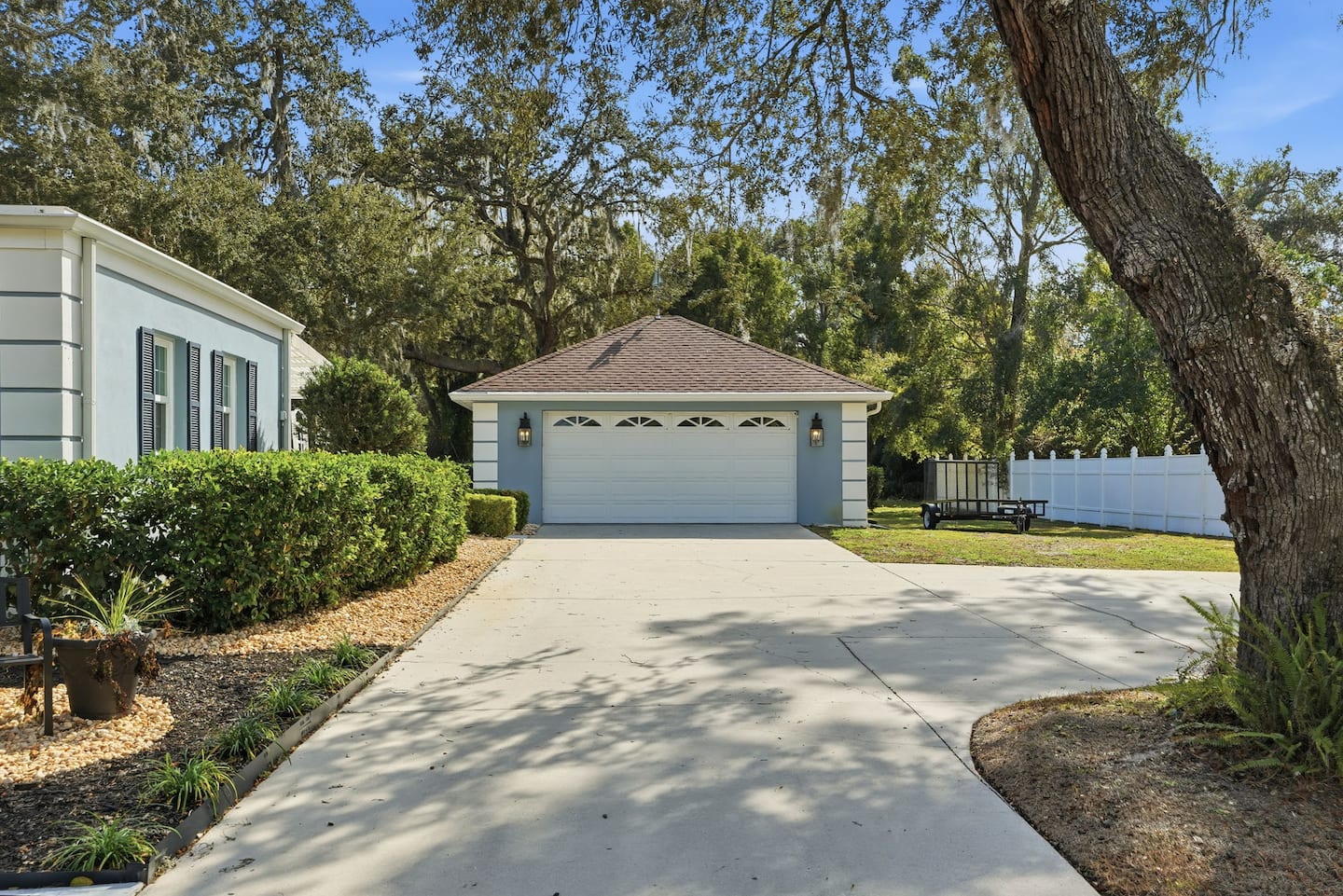 The garage & driveway — Lakeview Estate