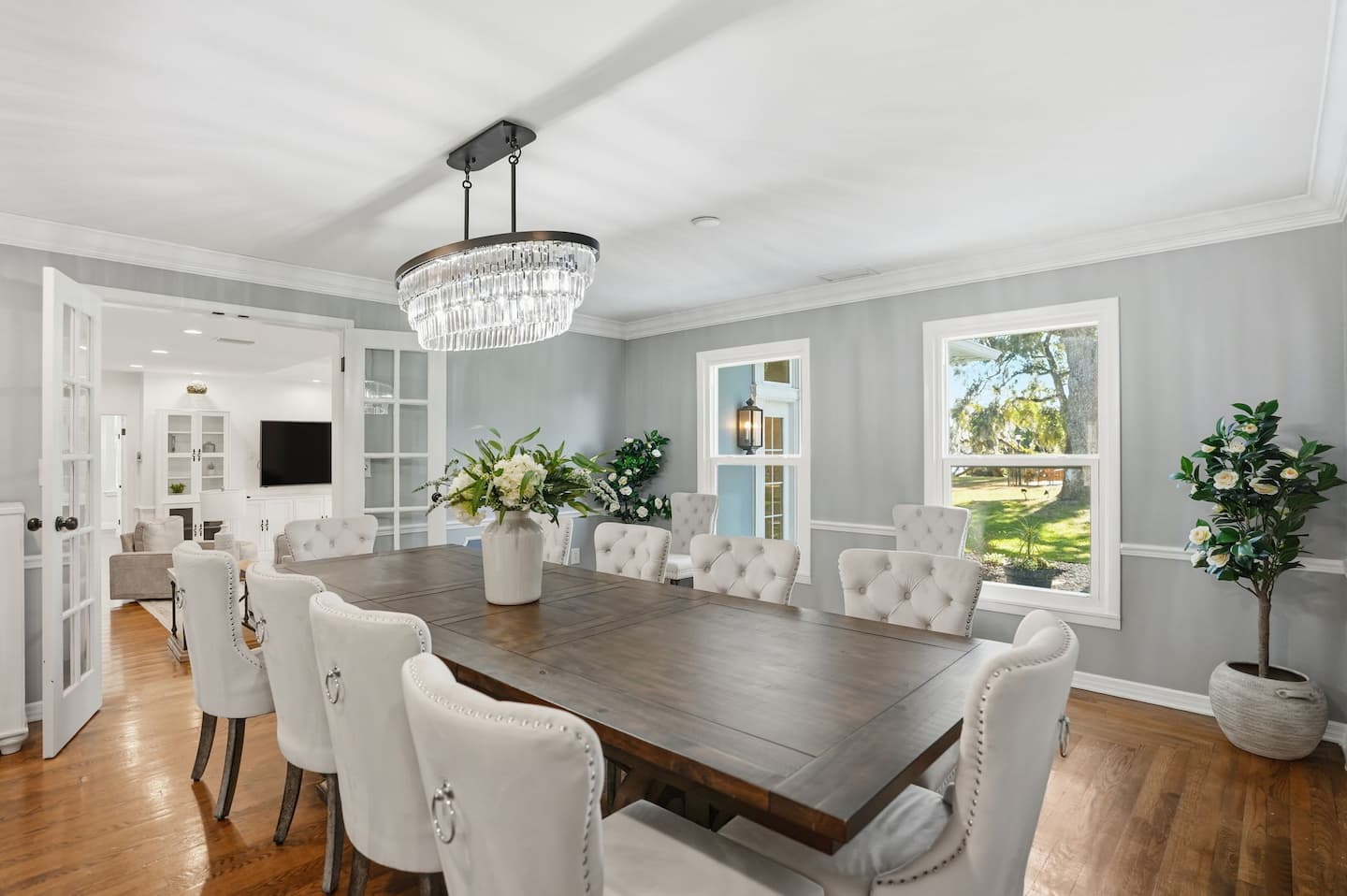 The formal dining room — Lakeview Estate