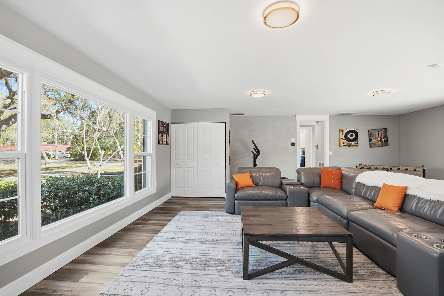 The family room — Lakeview Estate