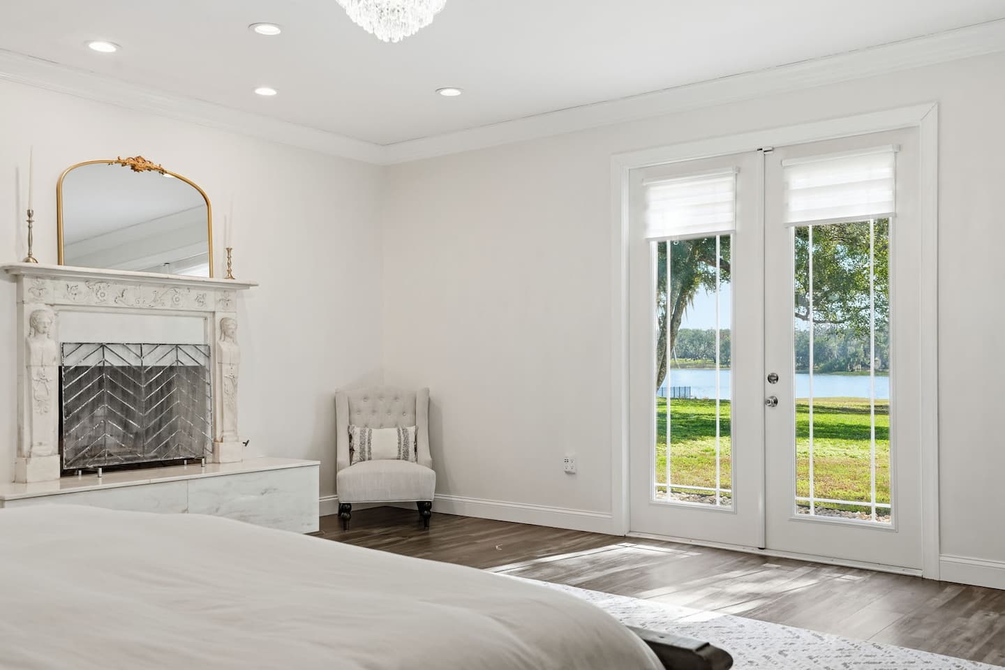 A bedroom with its own fireplace — Lakeview Estate