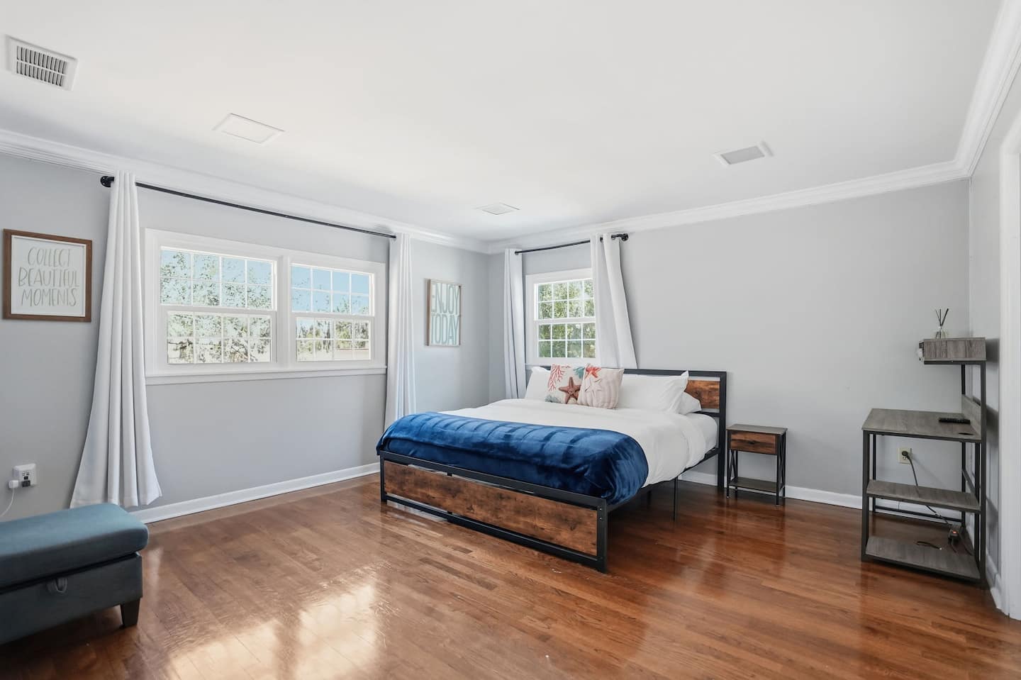 A bedroom — Lakeview Estate