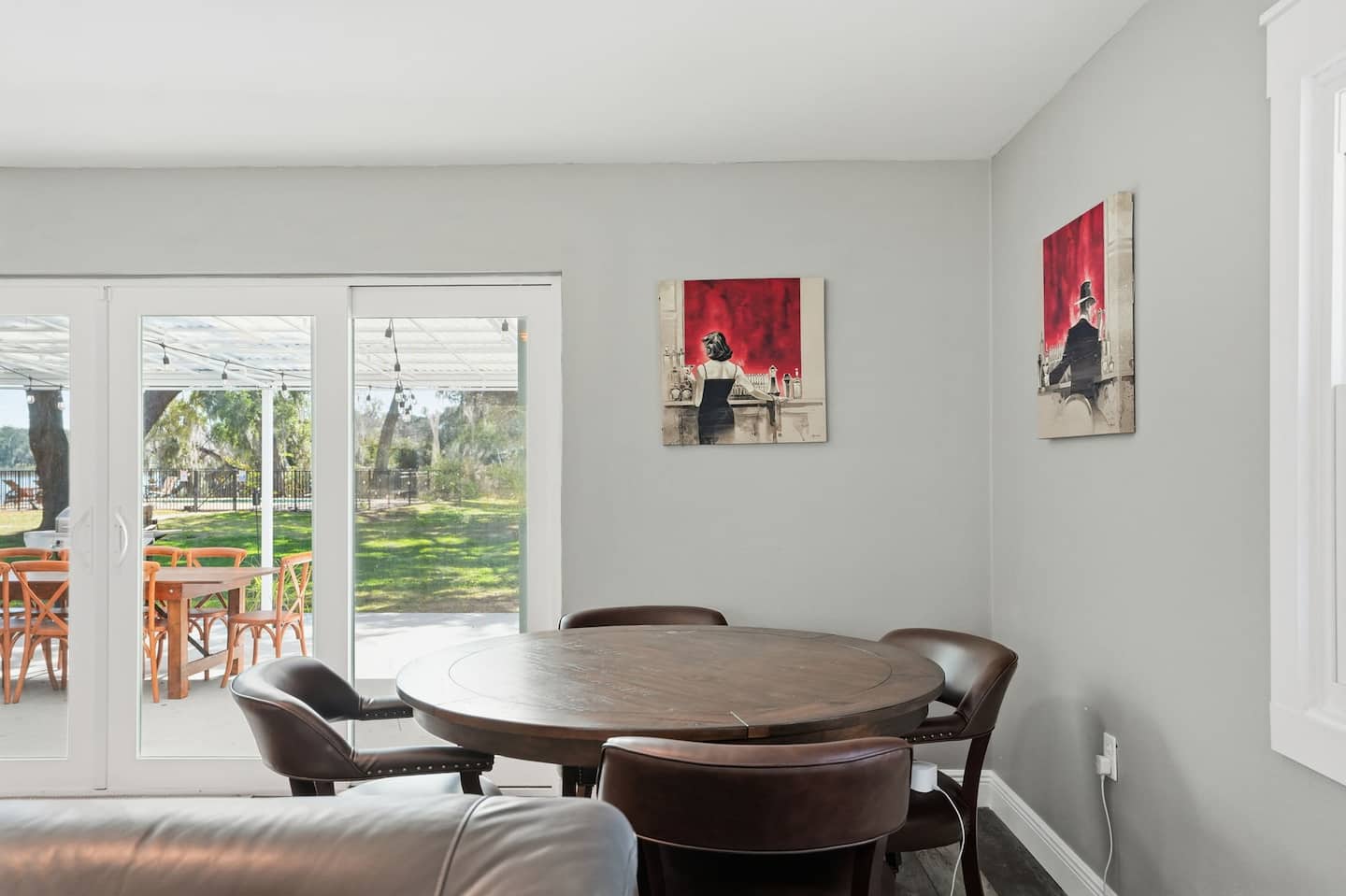 The breakfast nook — Lakeview Estate