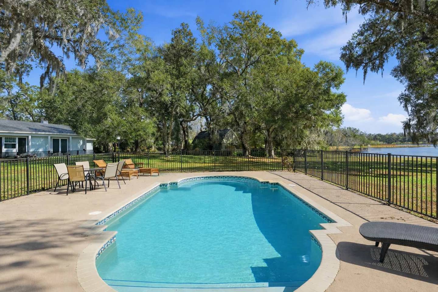 The pool — Lakeview Estate