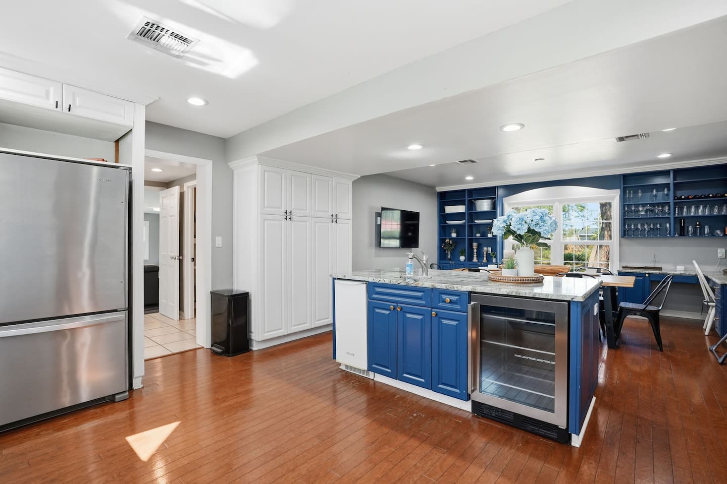 The kitchen — Lakeview Estate