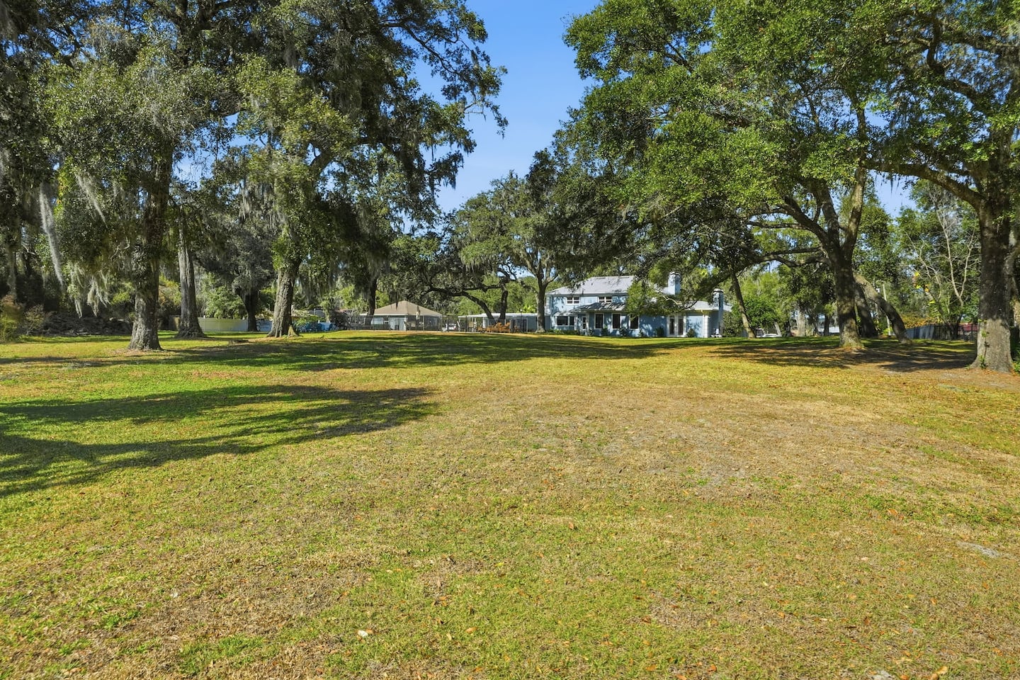 The lawn — Lakeview Estate