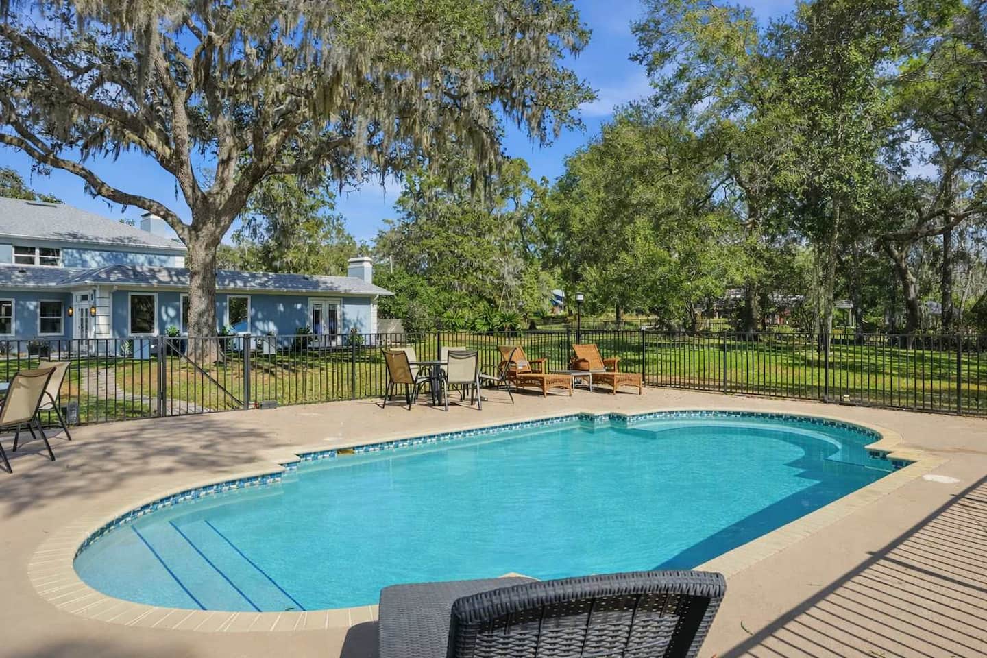 The pool — Lakeview Estate