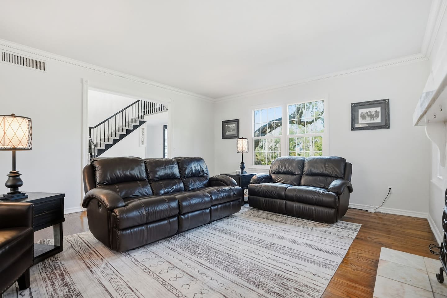 The sitting room — Lakeview Estate
